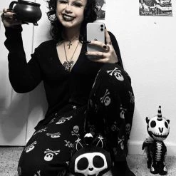 VampireFreaks Conjuring Cauldron Mug -VampireFreaks Shop UniCat aa5c46b0 3b7a 4991 9036 97f0d3be1420 1000x