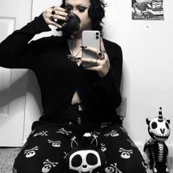 VampireFreaks Conjuring Cauldron Mug -VampireFreaks Shop uniskelleikity 1000x